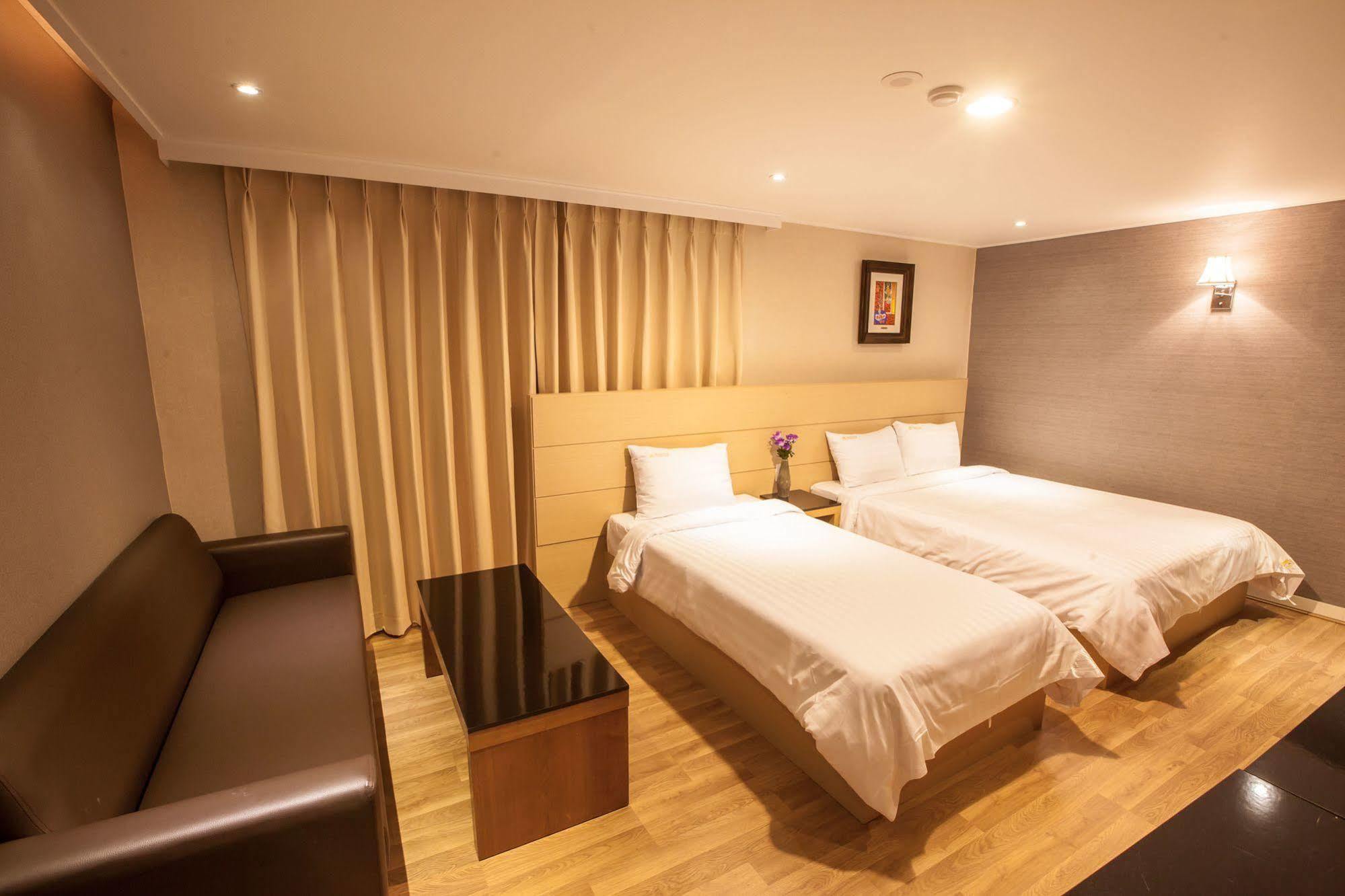 Pungnam Tourist Hotel Jeonju Bagian luar foto