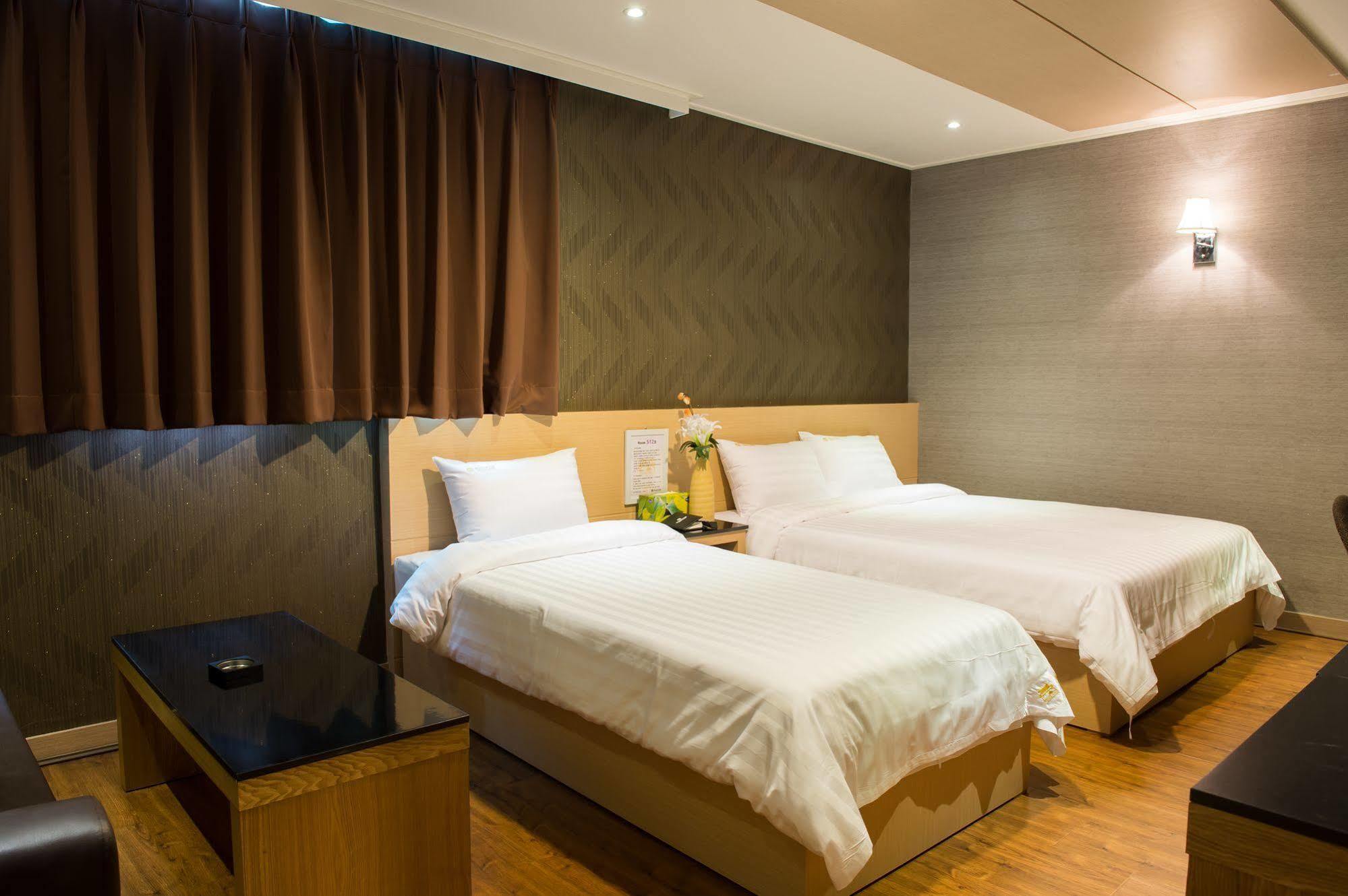 Pungnam Tourist Hotel Jeonju Bagian luar foto